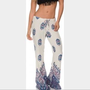 Billabong/ NWT bright bayou paisley pants